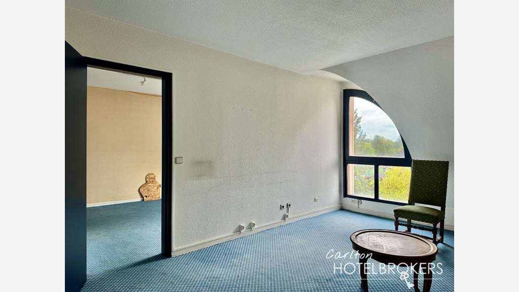 Vente murs d'hôtels à rénover en bord de Seine