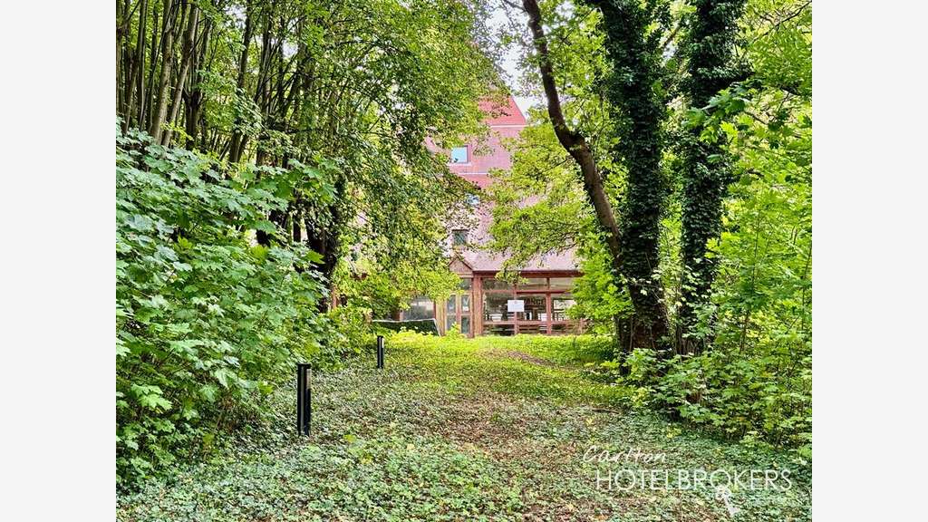 Vente murs d'hôtels à rénover en bord de Seine