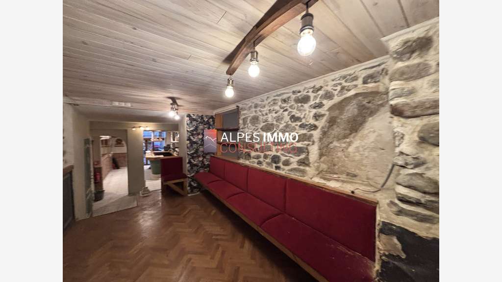 À vendre local commercial 135m² centre-ville Gap