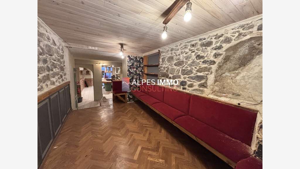 À vendre local commercial 135m² centre-ville Gap