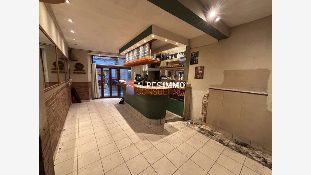 À vendre local commercial 135m² centre-ville Gap
