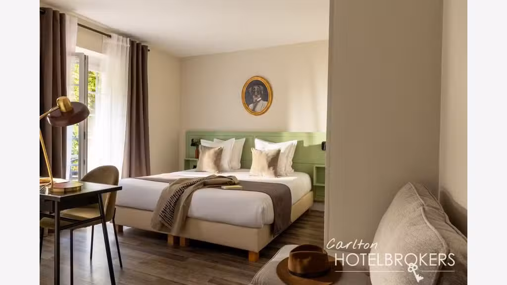 Murs d’hôtel occupés de caractère — Invest