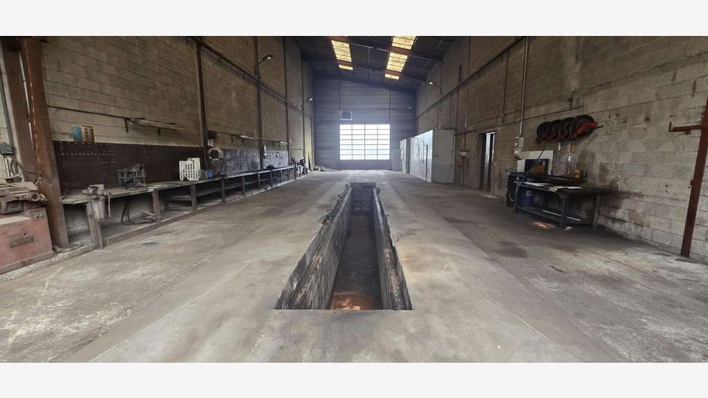 Vente local 900m² très gros potentiel à Geneuille