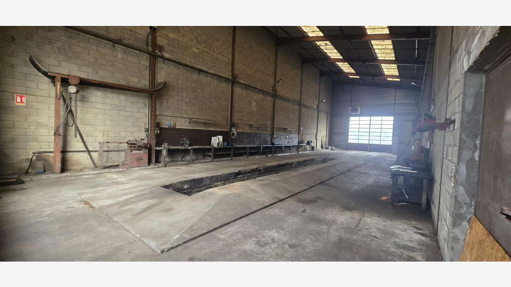 Vente local 900m² très gros potentiel à Geneuille