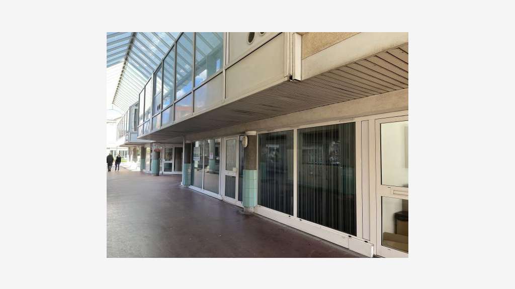 Vente superbe local commercial 120m² à Gex