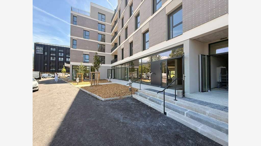 AV cellules commerciales 3 lots à Gières 