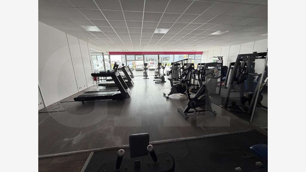 À VENDRE – ENSEMBLE IMMOBILIER COMMERCIAL DI