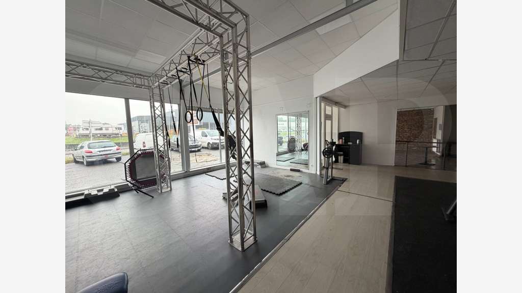 À VENDRE – ENSEMBLE IMMOBILIER COMMERCIAL DI