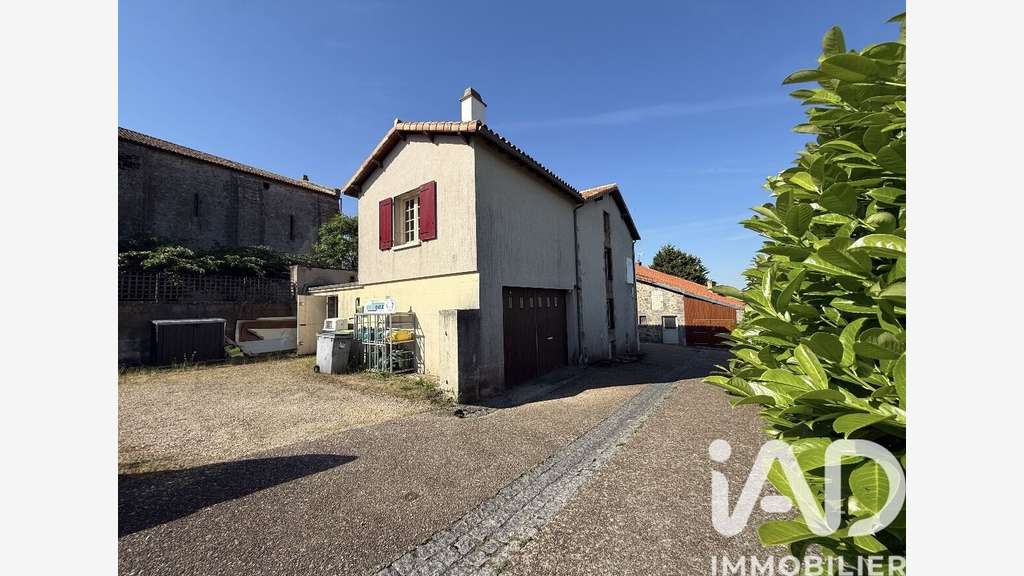 Vente local commercial et maison à Gourgé