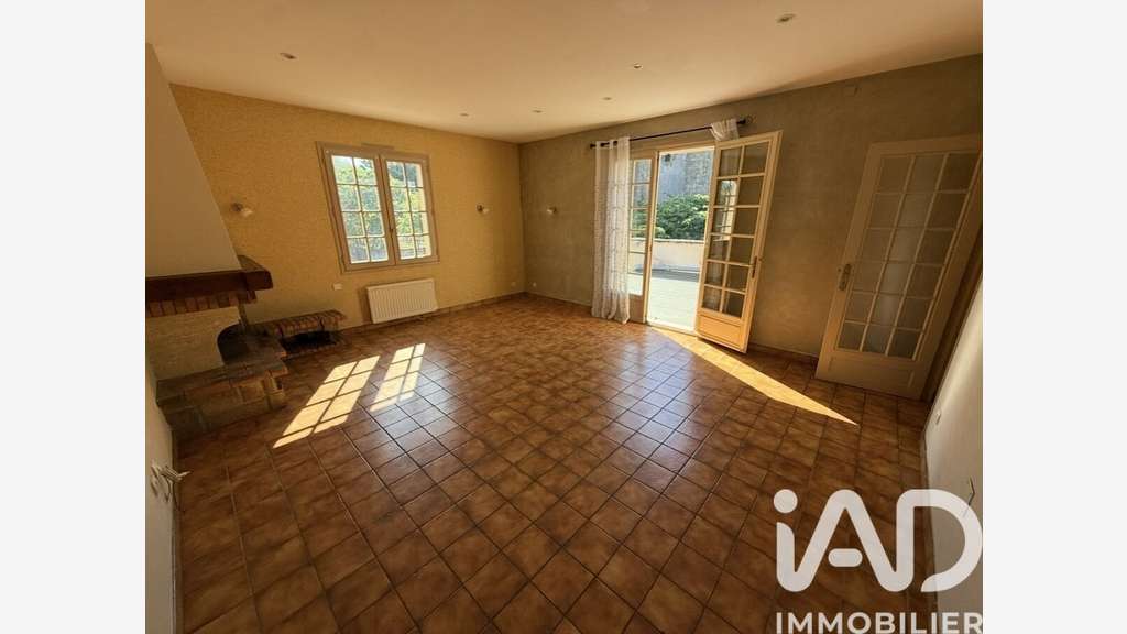 Vente local commercial et maison à Gourgé