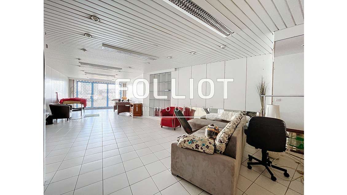 Murs à vendre sur le port de Granville 72m²