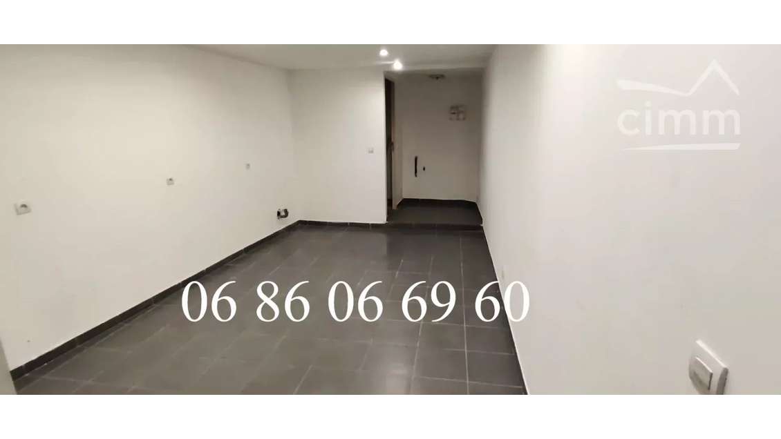 Vente murs local 20m² refait à neuf à Grasse