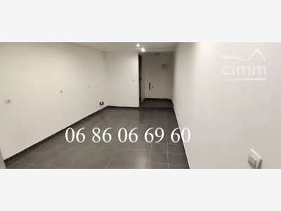 Vente murs local 20m² refait à neuf à Grasse