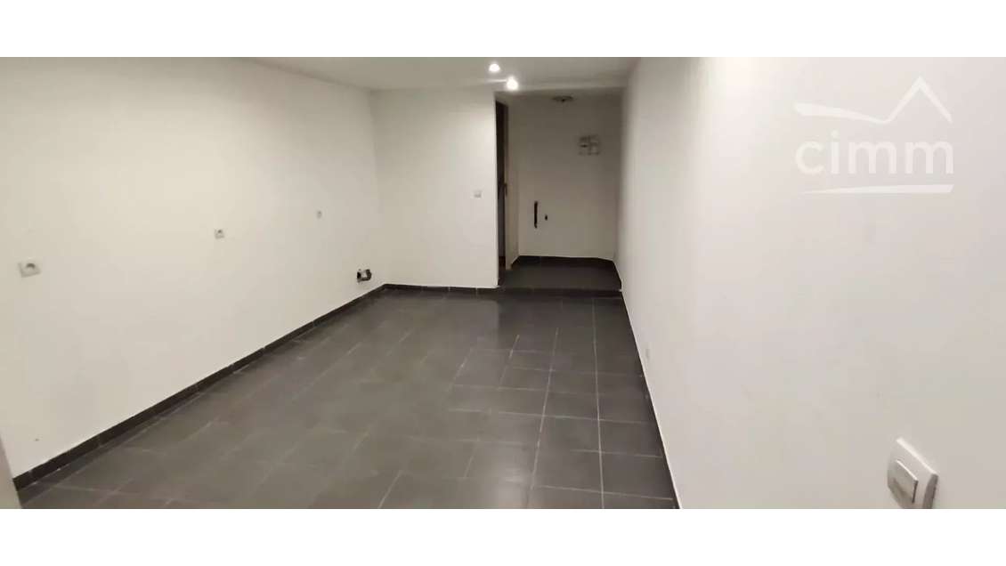 Vente murs local 20m² refait à neuf à Grasse