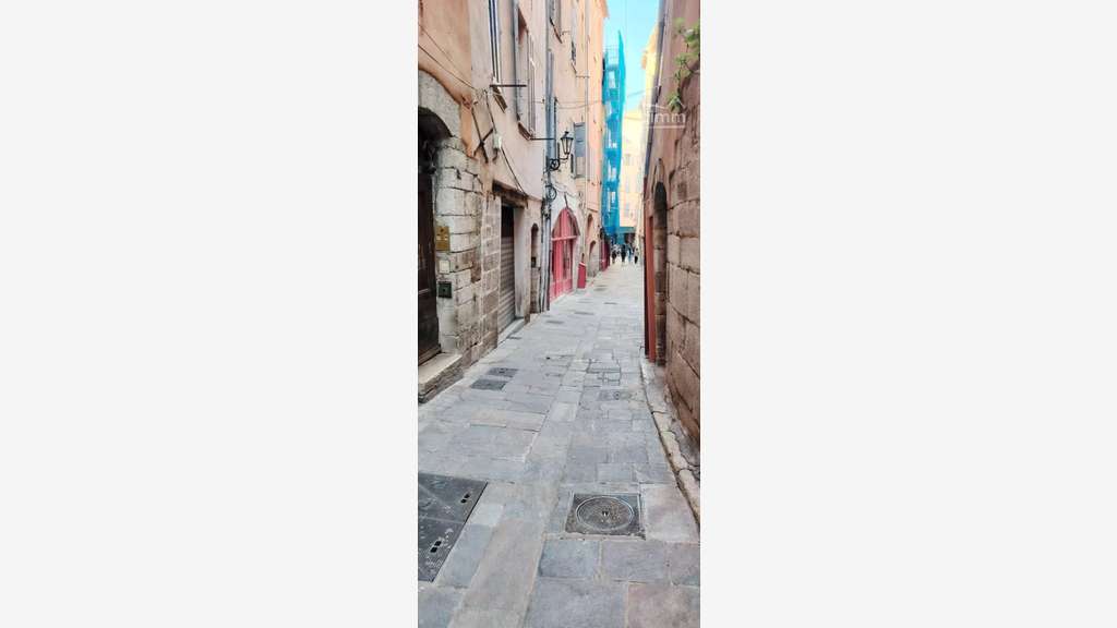 Vente murs local 20m² refait à neuf à Grasse