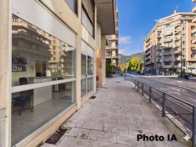 Vente local 73m² Av Jean Perrot à Grenoble
