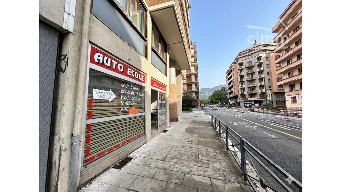 Vente local 73m² Av Jean Perrot à Grenoble