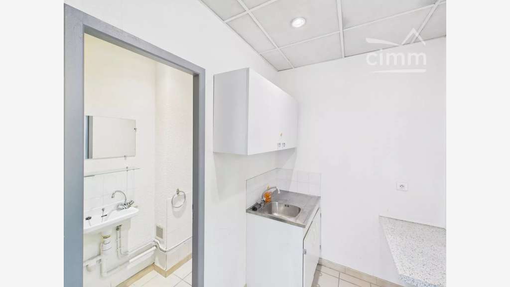 Vente local 73m² Av Jean Perrot à Grenoble