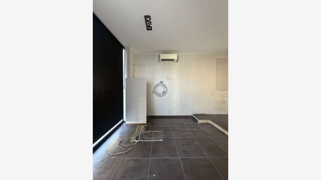 Local Commercial + Appartement Loué