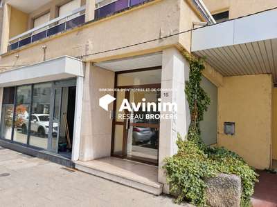 Murs commerciaux rénovés de 98 m² en exclusivité –