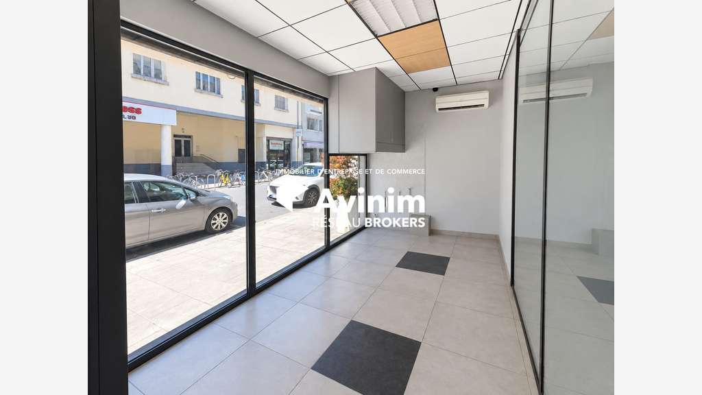 Murs commerciaux rénovés de 98 m² en exclusivité –