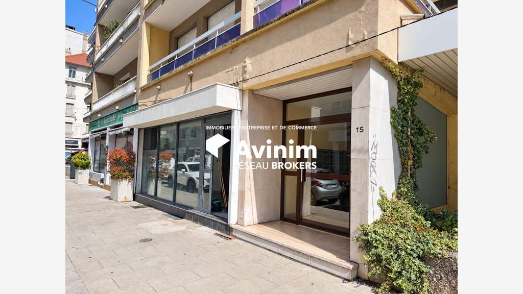 Murs commerciaux rénovés de 98 m² en exclusivité –