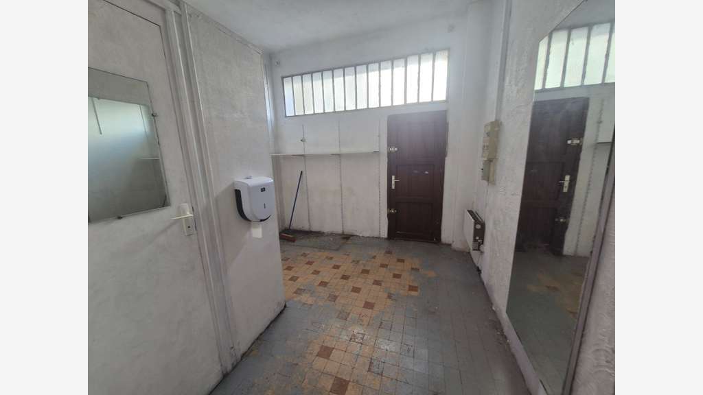 GRENOBLE - MURS COMMERCIAUX - VENDUS LIBRES