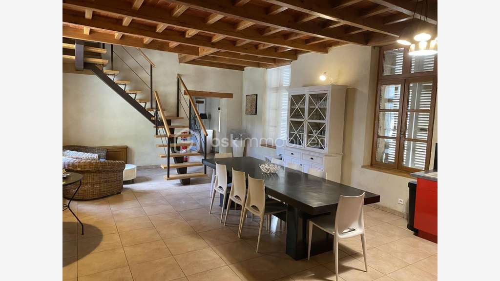 DOMAINE ÉVÉNEMENTIEL AVEC GÎTES ET SALLE DE RÉ