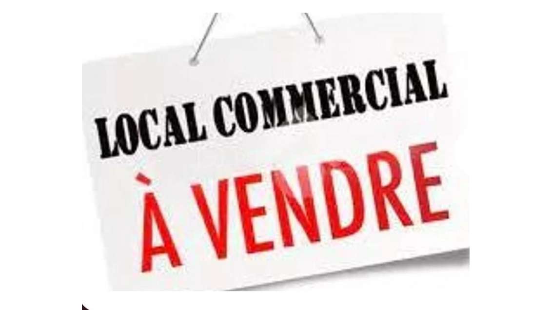 Local 245m² avec climatisation à vendre à Grigny