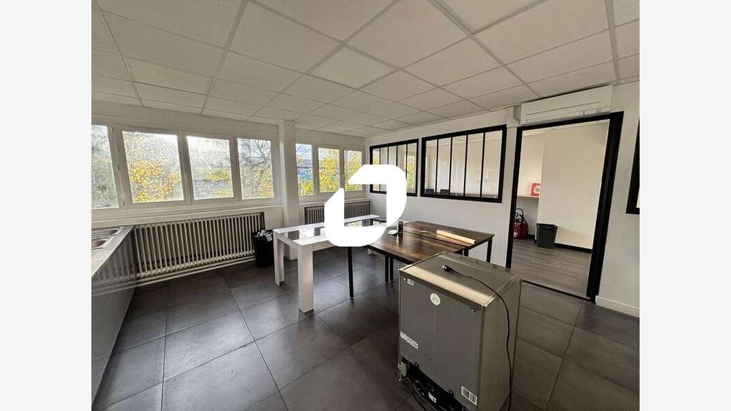 Vente Local commercial 809m² Grigny