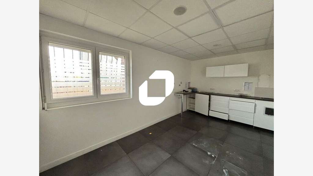 Vente Local commercial 809m² Grigny