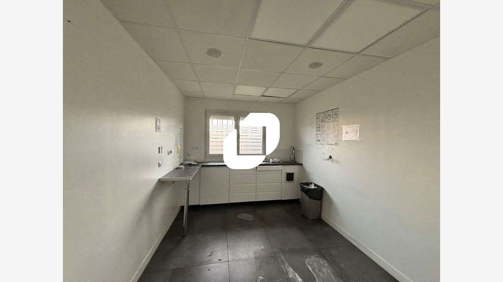 Vente Local commercial 809m² Grigny
