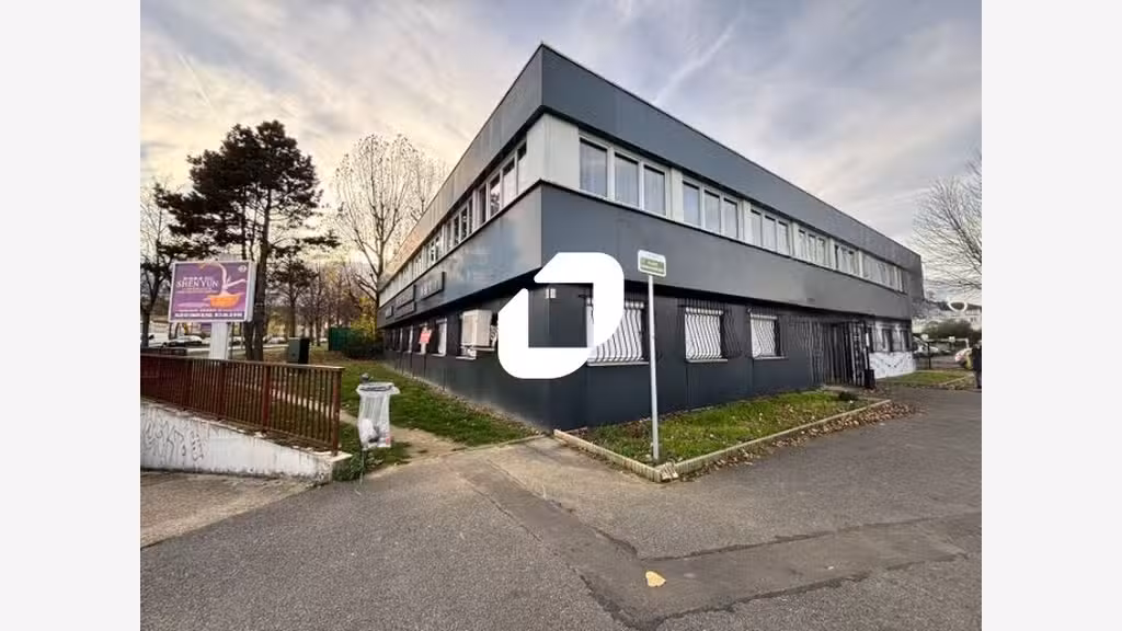 Vente Local commercial 809m² Grigny