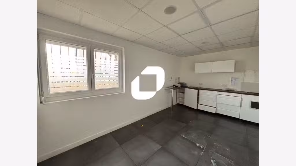 Vente Local commercial 809m² Grigny