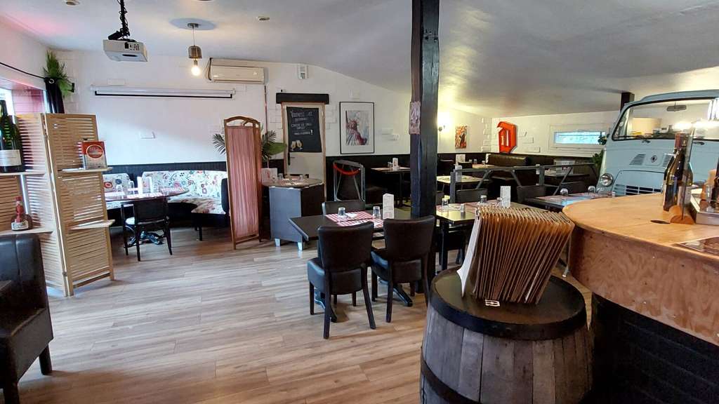 AV murs commerciaux restaurant + appart Guécélard