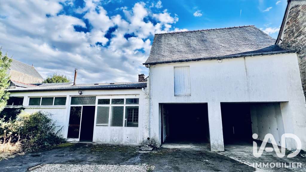 Vente immeuble de rapport avec 2 commerces à Guer