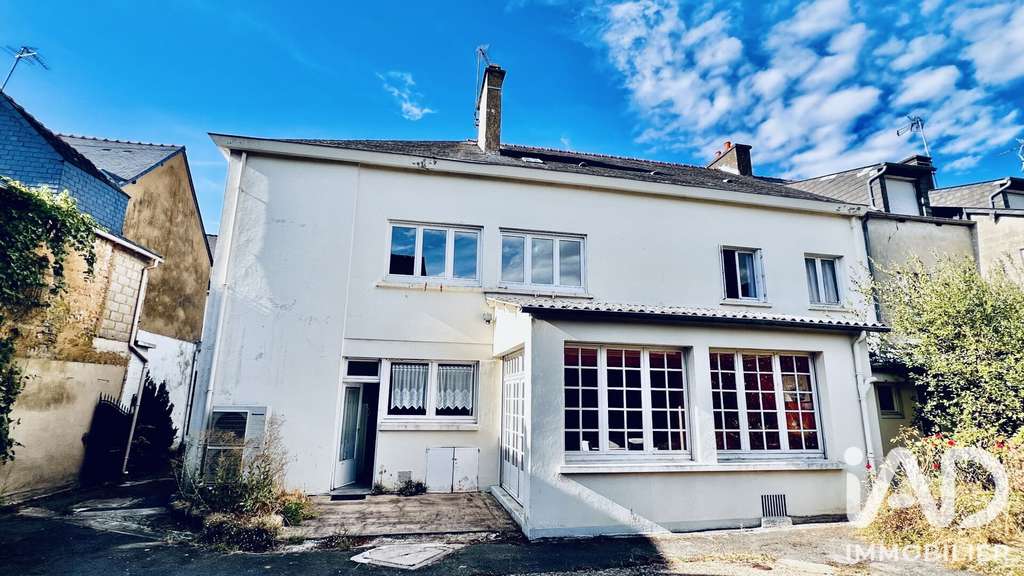 Vente immeuble de rapport avec 2 commerces à Guer