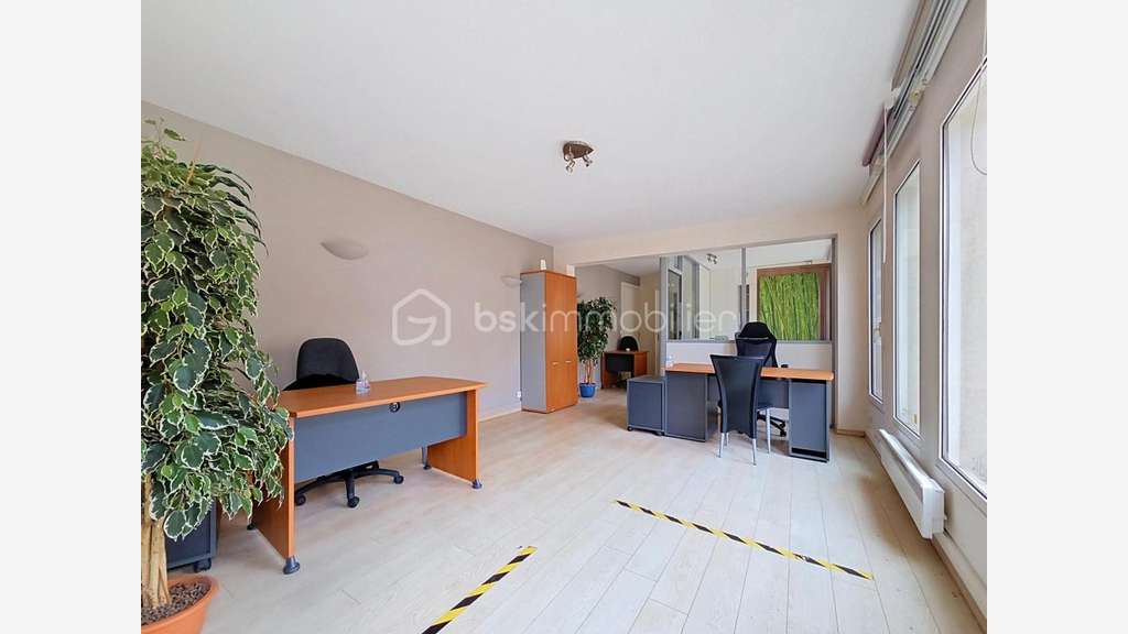 GUYANCOURT COEUR DE VILLE - Local commercial