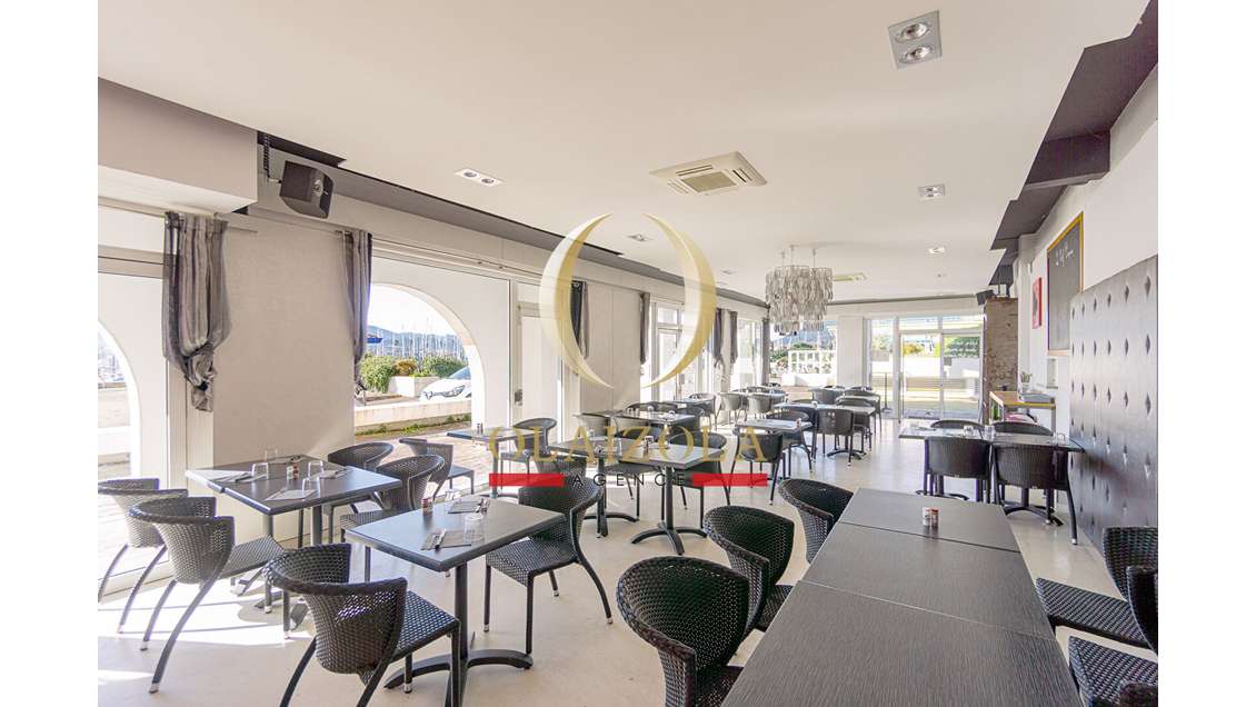 Vente murs vides 100m² face au port Hendaye Plage