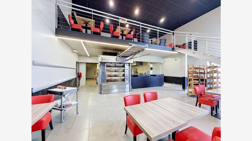 Hénin-Beaumont : local commercial de 563 m² en e