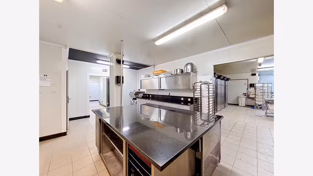 Hénin-Beaumont : local commercial de 563 m² en e