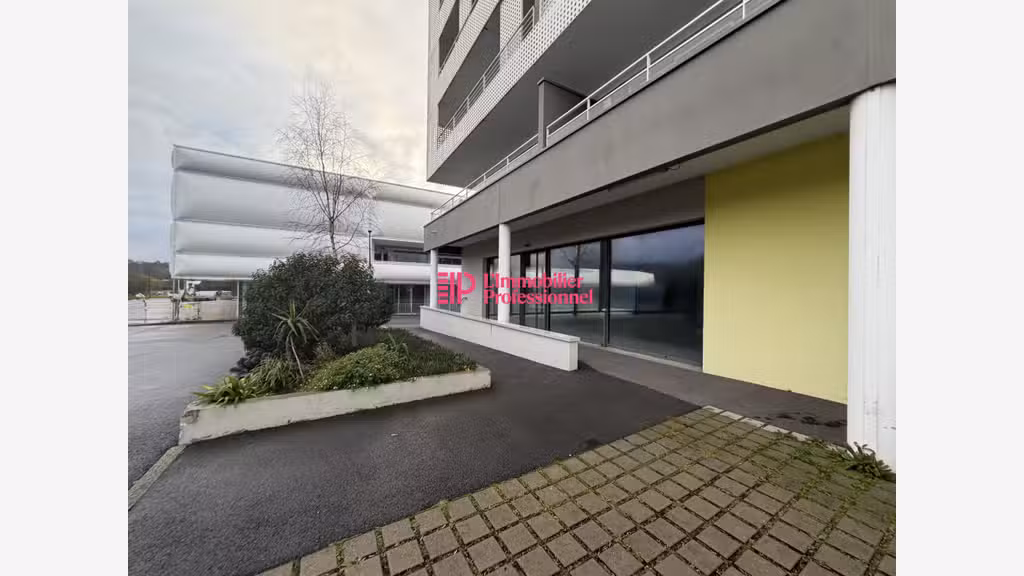 À vendre local commercial brut 218m² à Hennebont 
