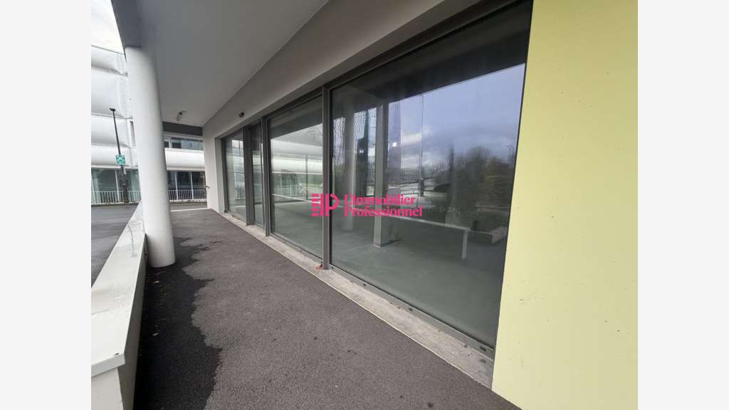À vendre local commercial brut 218m² à Hennebont 