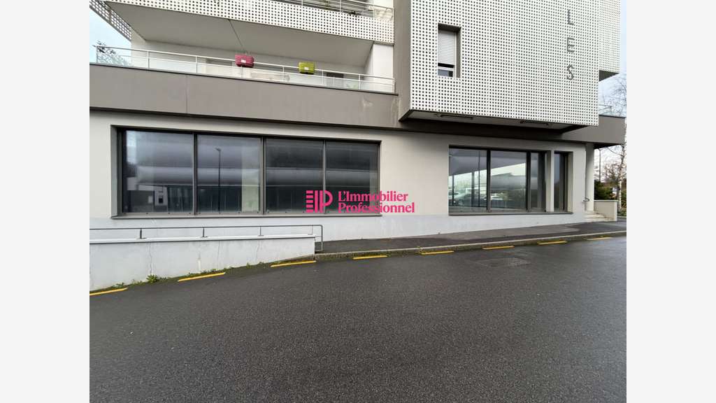 À vendre local commercial brut 218m² à Hennebont 