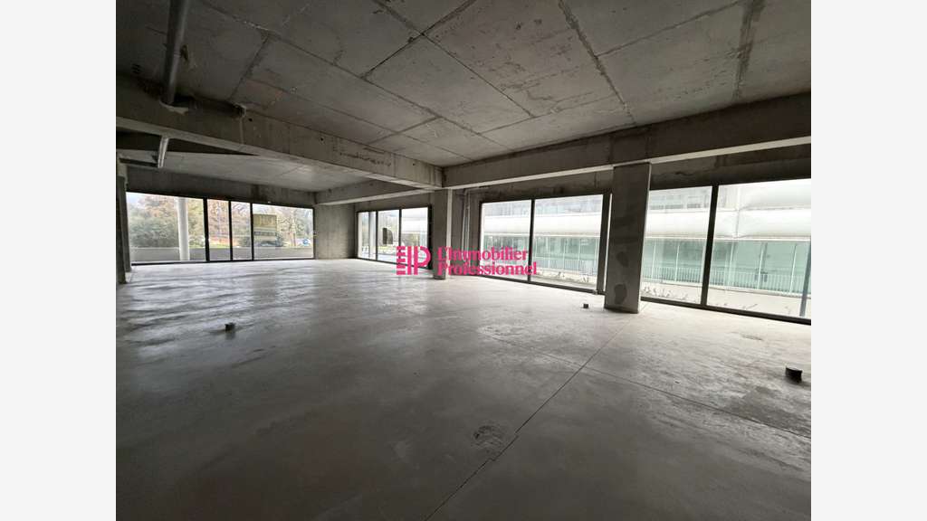 À vendre local commercial brut 218m² à Hennebont 