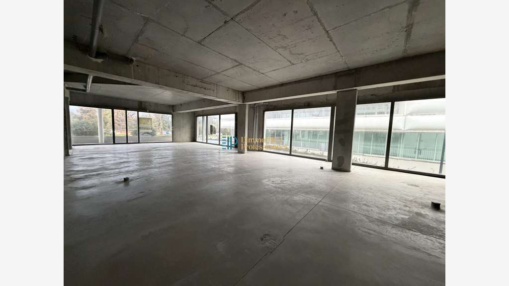 À vendre local commercial brut 218m² à Hennebont 