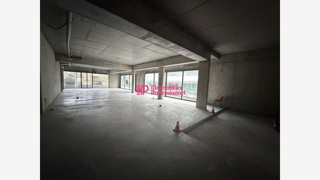 À vendre local commercial brut 218m² à Hennebont 