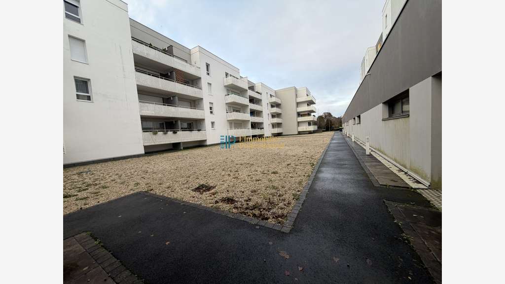 À vendre local commercial brut 218m² à Hennebont 