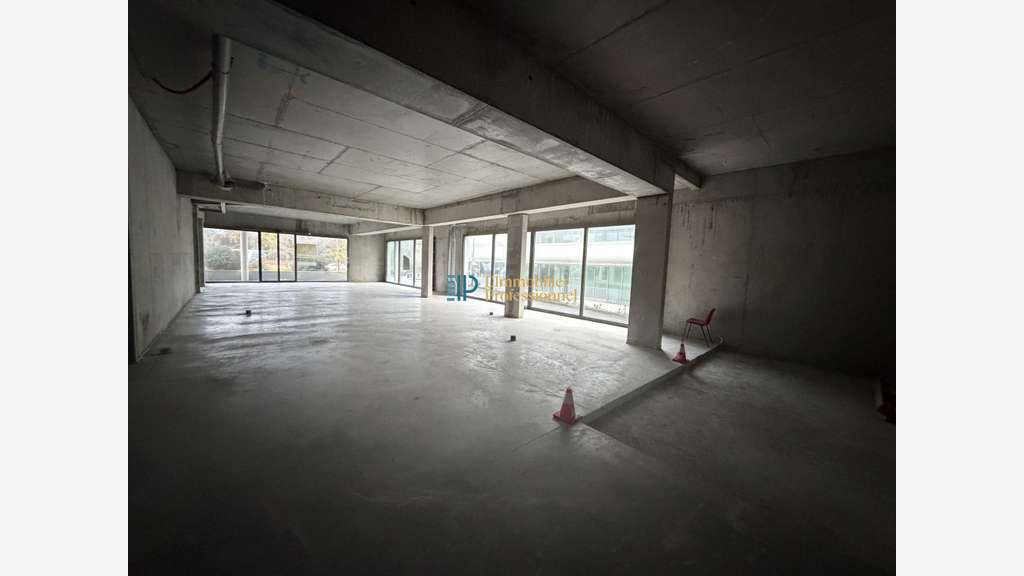 À vendre local commercial brut 218m² à Hennebont 