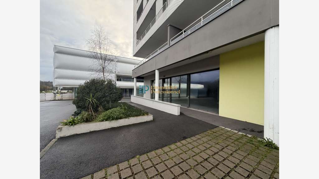À vendre local commercial brut 218m² à Hennebont 